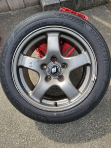 群馬県館林市日産スカイラインガンメタリックホイールガリ傷リペア