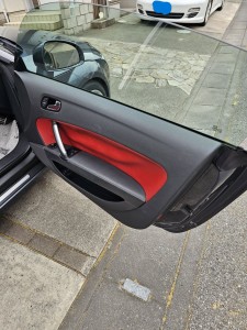 茨城県常総市アウディTTドア内張り生地剝がれ浮きリペア