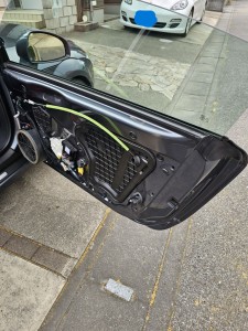 茨城県常総市アウディTTドア内張り生地剝がれ浮きリペア