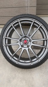 鴻巣市レクサスISガンメタホイールガリ傷リペア