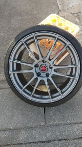 鴻巣市レクサスISガンメタホイールガリ傷リペア