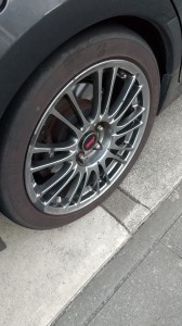 春日部市スバルインプレッサWRXハイパーシルバーホイールガリ傷リペア