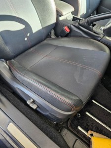熊谷市スバルインプレッサWRXレザーシートひび割れリペア