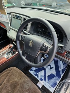 上尾市トヨタクラウンステアリングホイール擦れ＆劣化リペア