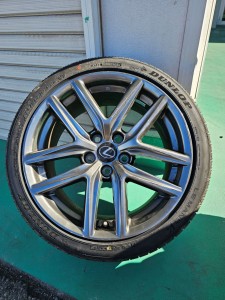 上尾市レクサスISハイパーシルバーホイール倒し傷リペア